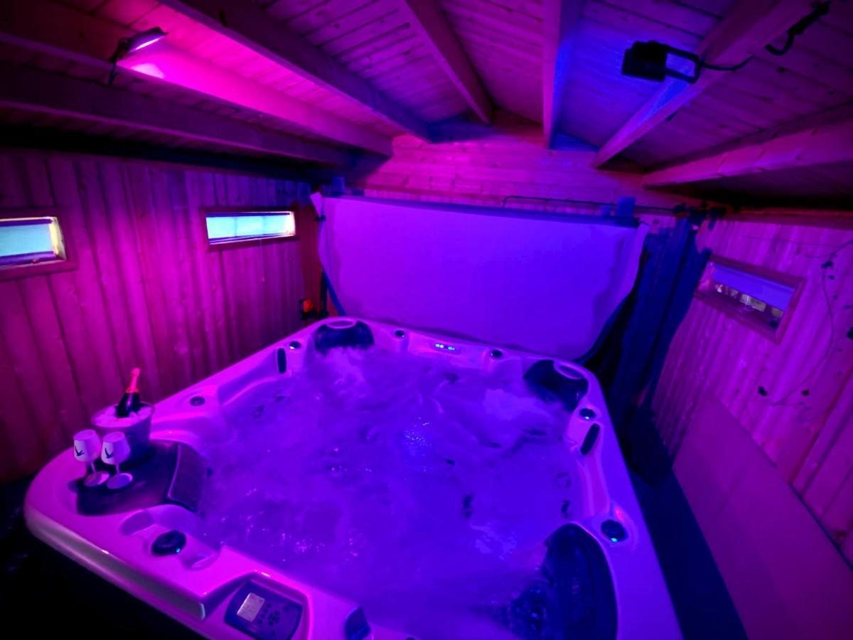 Beautiful Hot Tub Suite In Литам-Сент-Эннс Экстерьер фото