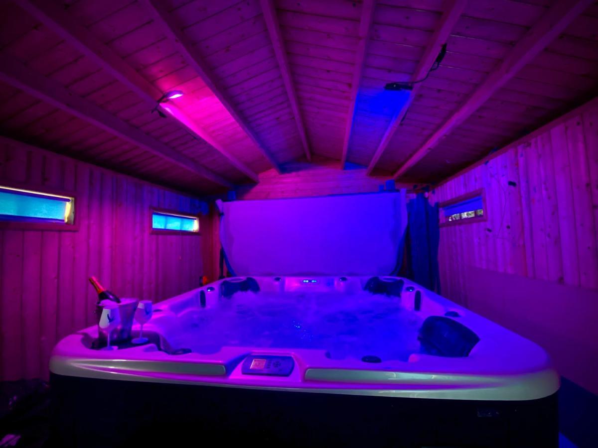 Beautiful Hot Tub Suite In Литам-Сент-Эннс Экстерьер фото