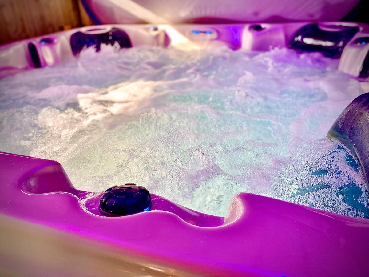 Beautiful Hot Tub Suite In Литам-Сент-Эннс Экстерьер фото