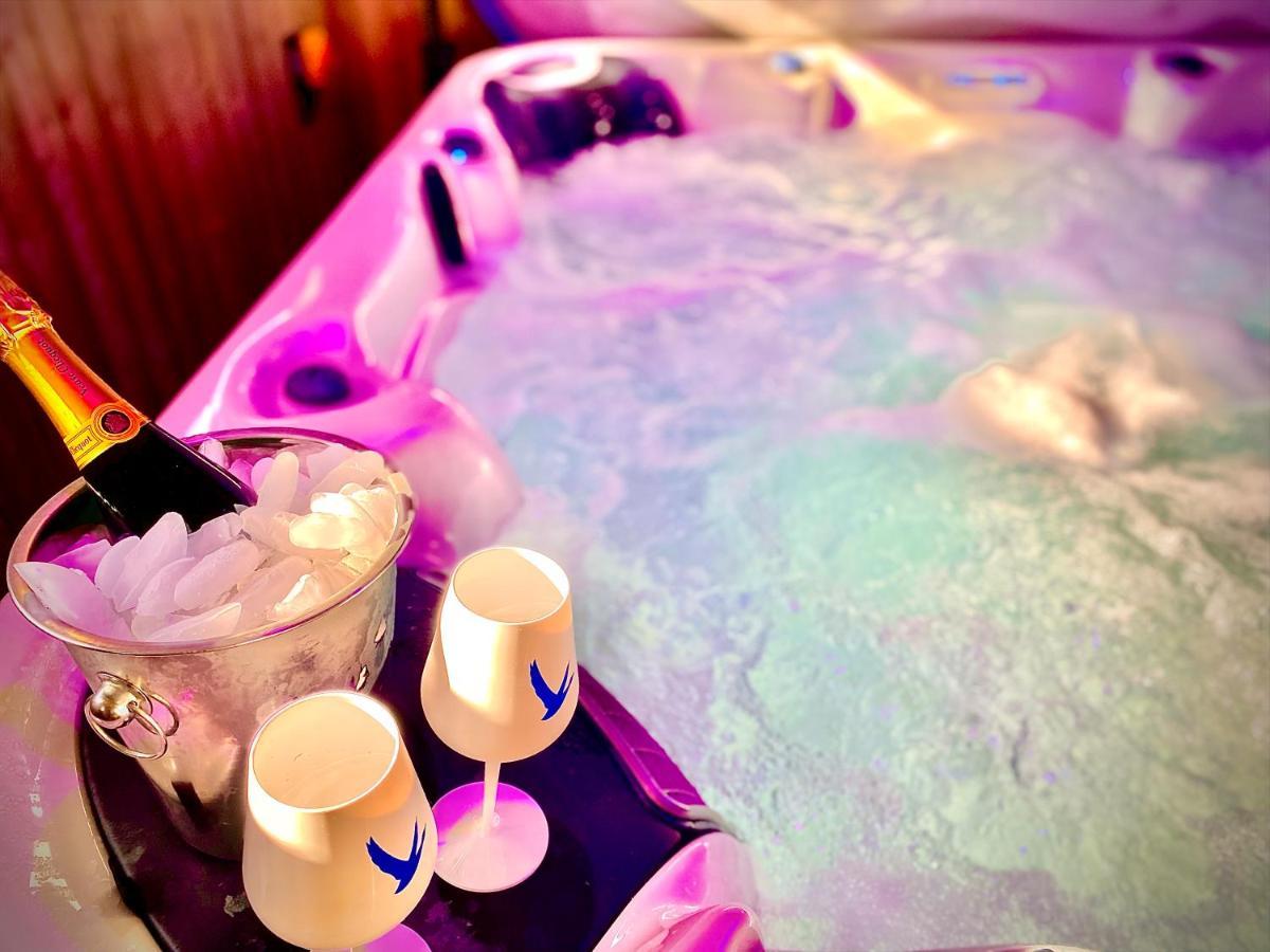 Beautiful Hot Tub Suite In Литам-Сент-Эннс Экстерьер фото